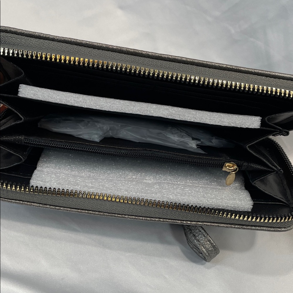 Chic Black Leather Wristlet Wallet - Picture 5 of 8